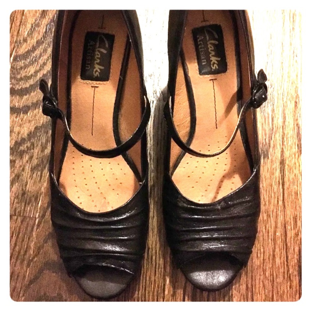 Clark’s Artisan RARE leather perp toe heels wedges